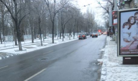 Drumarii au intervenit în noaptea trecută în mai multe raioane ale ţării cu utilaje şi material antiderapant.