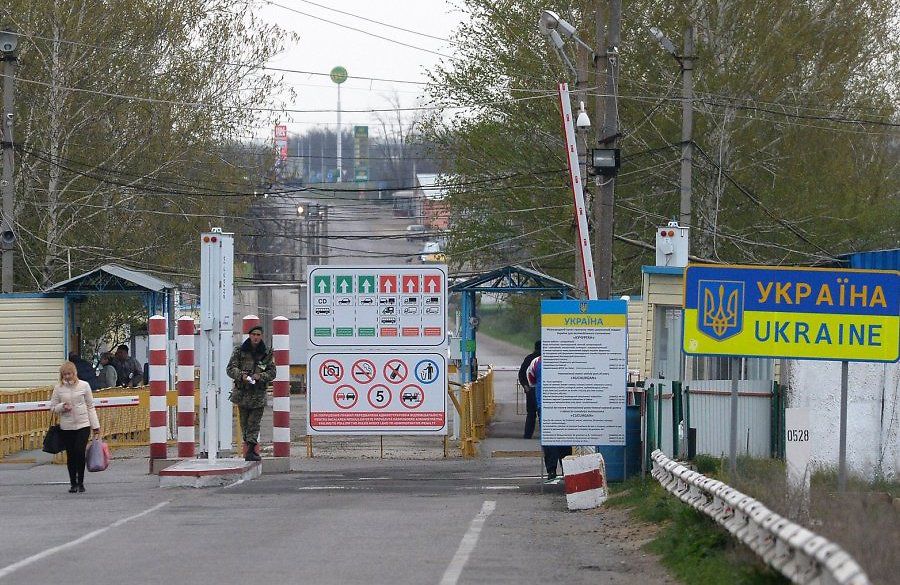 Мошенники оборудовали ящик для сбора средств в торговом зале на видном месте. Фото: delfi.ee