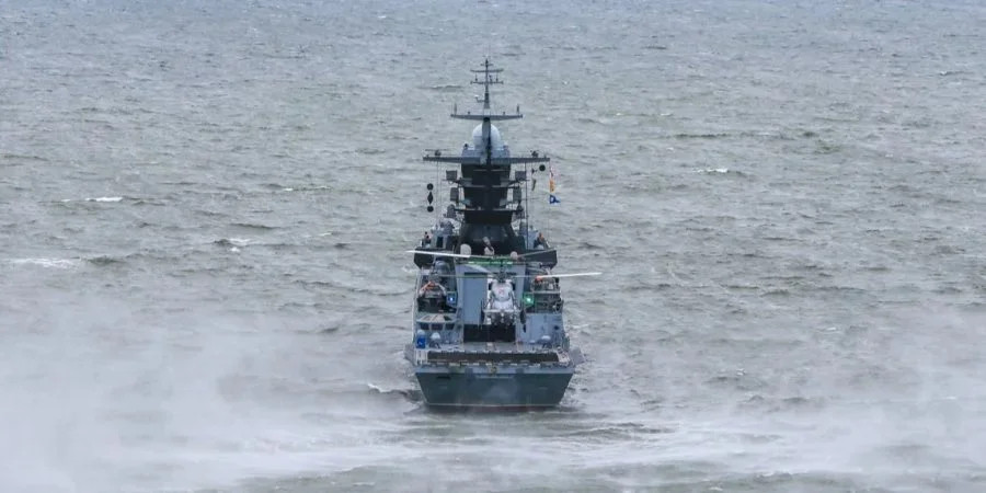 Оперативный штаб Одессы: В Черном море продолжают курсировать корабли ВМФ РФ.