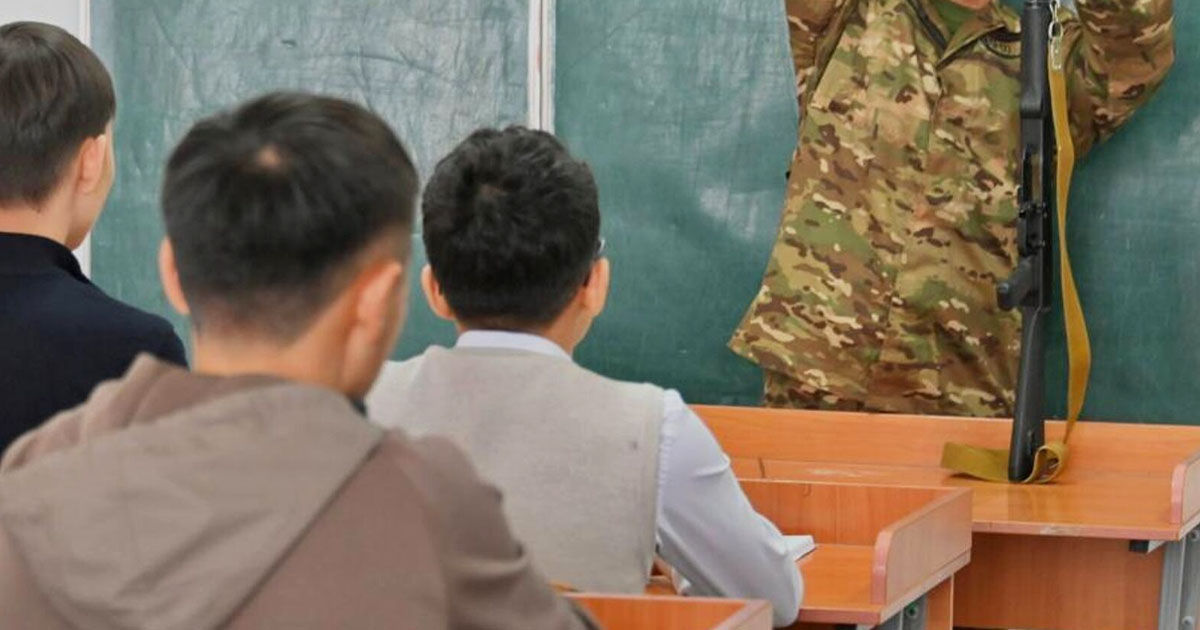Bărbații până la 55 de ani ar putea fi obligați să urmeze un curs militar de 42 de zile.