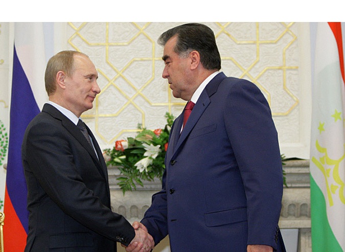Путин в шутку пообещал Рахмону в честь праздника подписать все, что он захочет. Фото: kp.ru