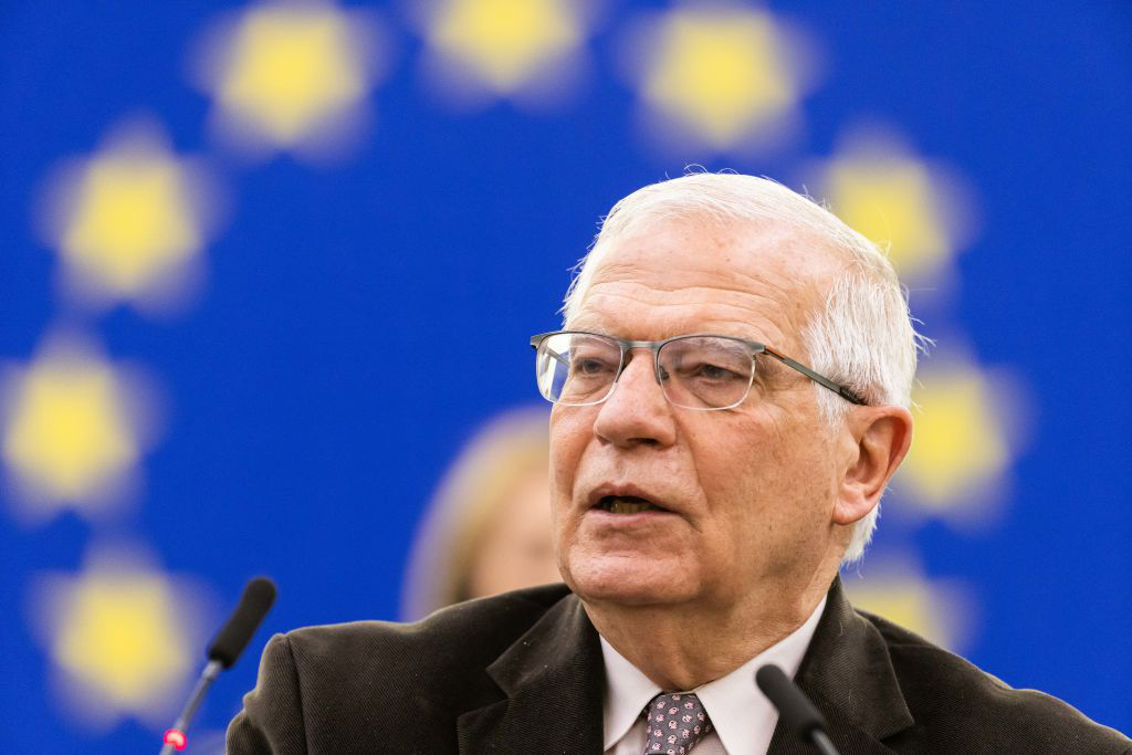 Боррель заявил, что с пониманием относится к отказу ряда стран ЕС запрещать нефть из РФ.