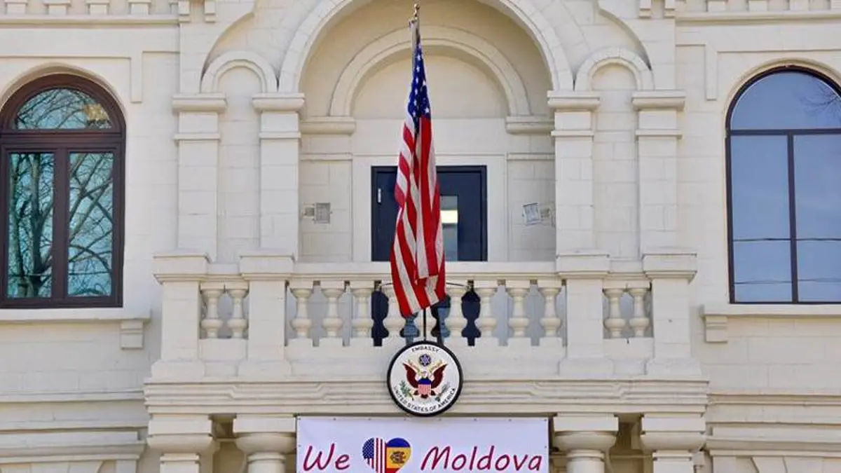 Посольство США поздравило граждан Молдовы с Международным днем труда.