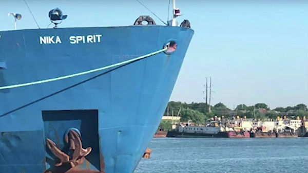 Украинский суд арестовал российский танкер Nika Spirit вместе с изъятыми при обыске документами.