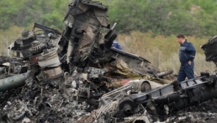 Avionul Boeing 777 al companiei Malaysia Airlines, prăbuşit pe 17 iulie în estul Ucrainei, a fost doborât de insurgenţi proruşi cu un sistem de rachete BUK sustras de la armata ucraineană.