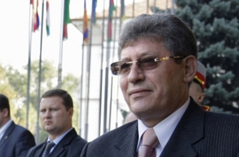 Mihai Ghimpu încă nu a înţeles că ţara pe care vrea să o conducă spre Europa l-a depăşit de mult. Noi nu mai vrem ca EL să ne facă bine