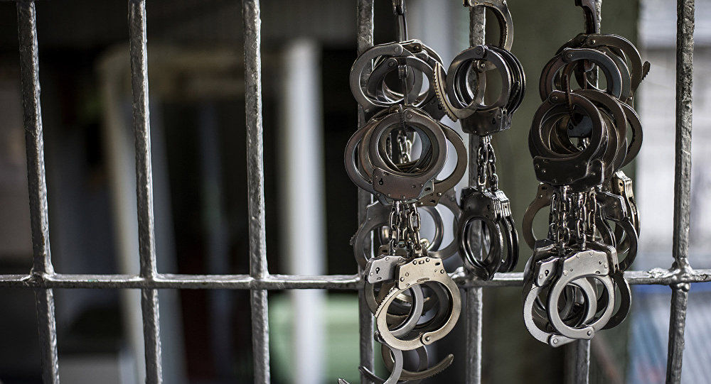 Двум полицейским грозит пять лет тюрьмы и штраф до ста тысяч леев.