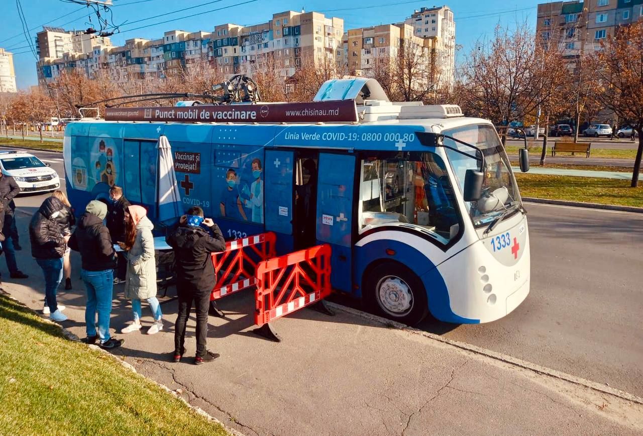 Мобильные центры вакцинации в столице работают на Рышкановке и в Дурлештах.