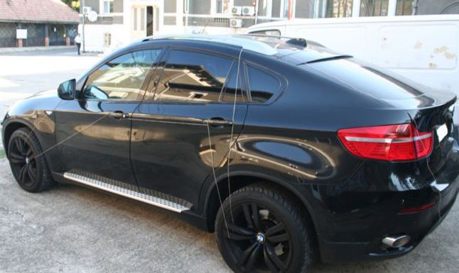 Poliţiştii de frontieră din România au depistat două autoturisme BMW - X5 respectiv X6, care figurau ca fiind furate din Republica Moldova, respectiv Federaţia Rusă.