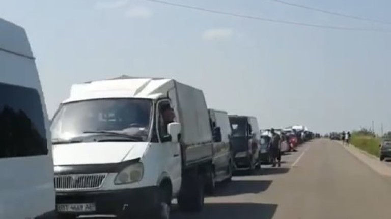 Из Энергодара массово уезжают жители.