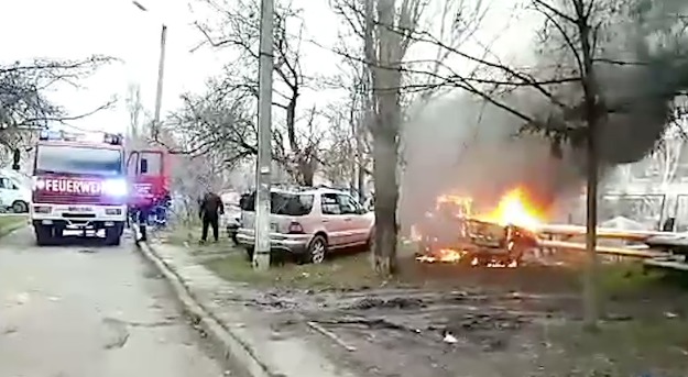Легковой автомобиль загорелся в районе Старой Почты. 