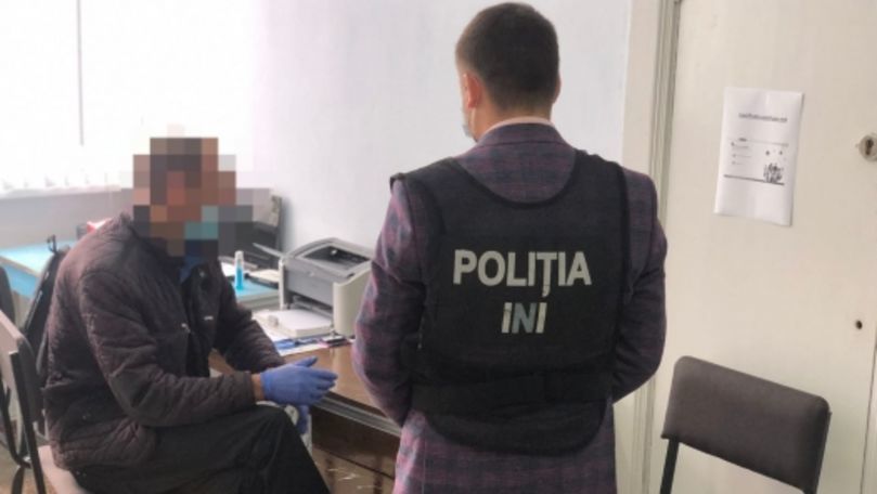 В Единцах сотрудник поликлиники выдавал за деньги сертификаты вакцинации.