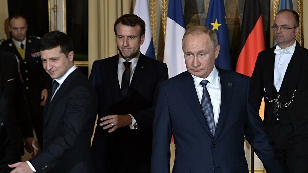 В целом Зеленский охарактеризовал переговоры с Путиным как сложные.