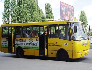 Один из пассажиров маршрутки №220, которая курсирует от Рыбпорта до Старосенной площади, скончался во время поездки.