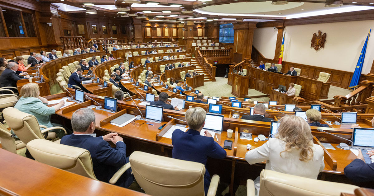 Foștii demnitari nu vor avea dreptul să colaboreze cu instituțiile în care au activat.
