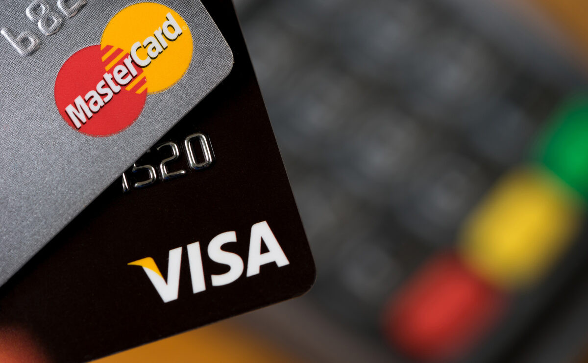 Visa также заблокировала систему для подсанкционных российских банков.