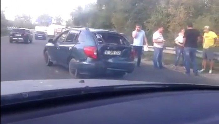 На Балканском шоссе столкнулось несколько машин.