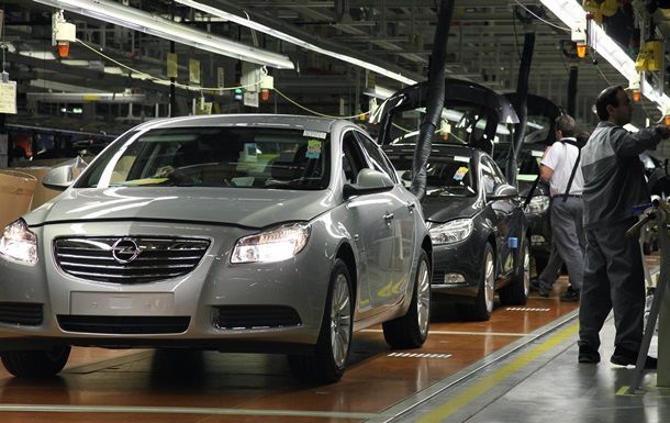 Проблема может вызвать сложности в управлении автомобилем, особенно на низких скоростях, что может увеличить риск столкновения.