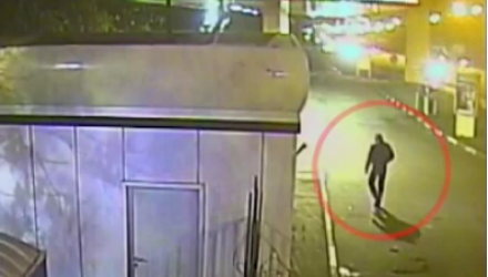  Asigurându-se că victima este moartă, atacatorul strânge banii la piept şi fuge de la locul faptei.