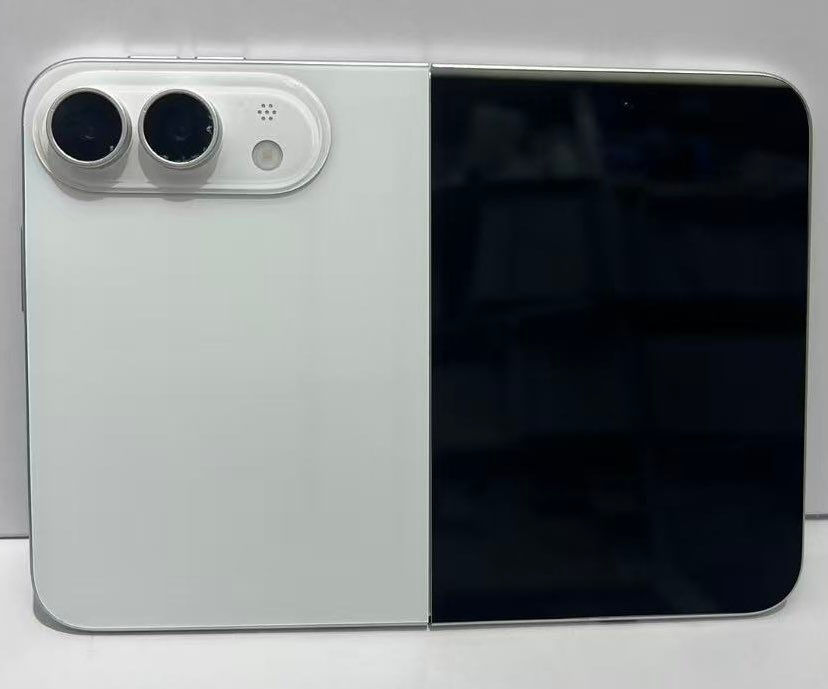 Imagini detaliate ale machetelor primului iPhone Ultra pliabil, scurse în mediul online.