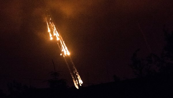 Украинская армия использует фосфорные боеприпасы при обстреле Донецка, Мандрыкино.