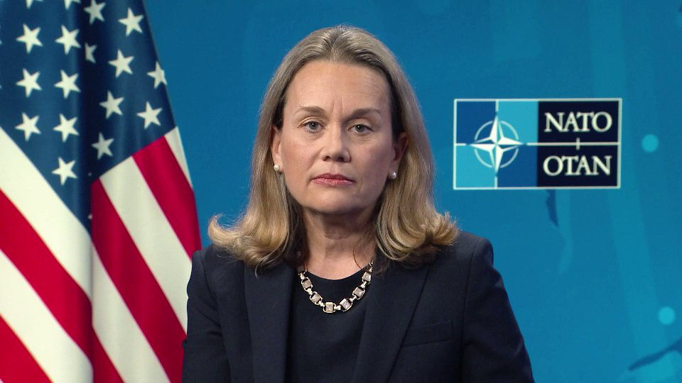 Постоянный представитель США при НАТО Джулианн Смит.