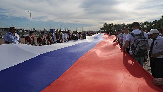 Всероссийский опрос "ВЦИОМ-Спутник" был проведен 23-24 мая нынешнего года среди 2 тысяч респондентов старше 18 лет.
