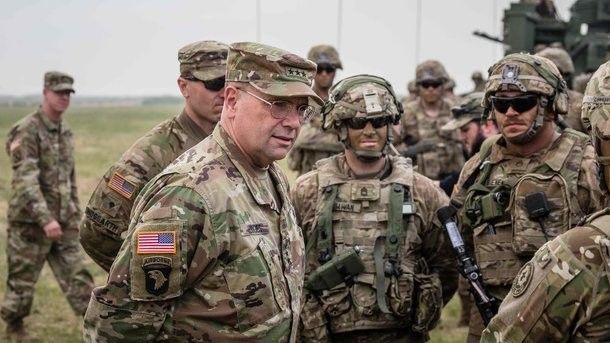 Бывший командующий сухопутными силами США в Европе генерал-лейтенант Бен Ходжес.