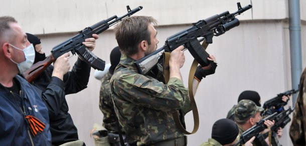 Ultimul asalt declanșat de teroriștii ruși asupra unei baze a grănicerilor din Slaviansk continuă deja de peste opt ore.