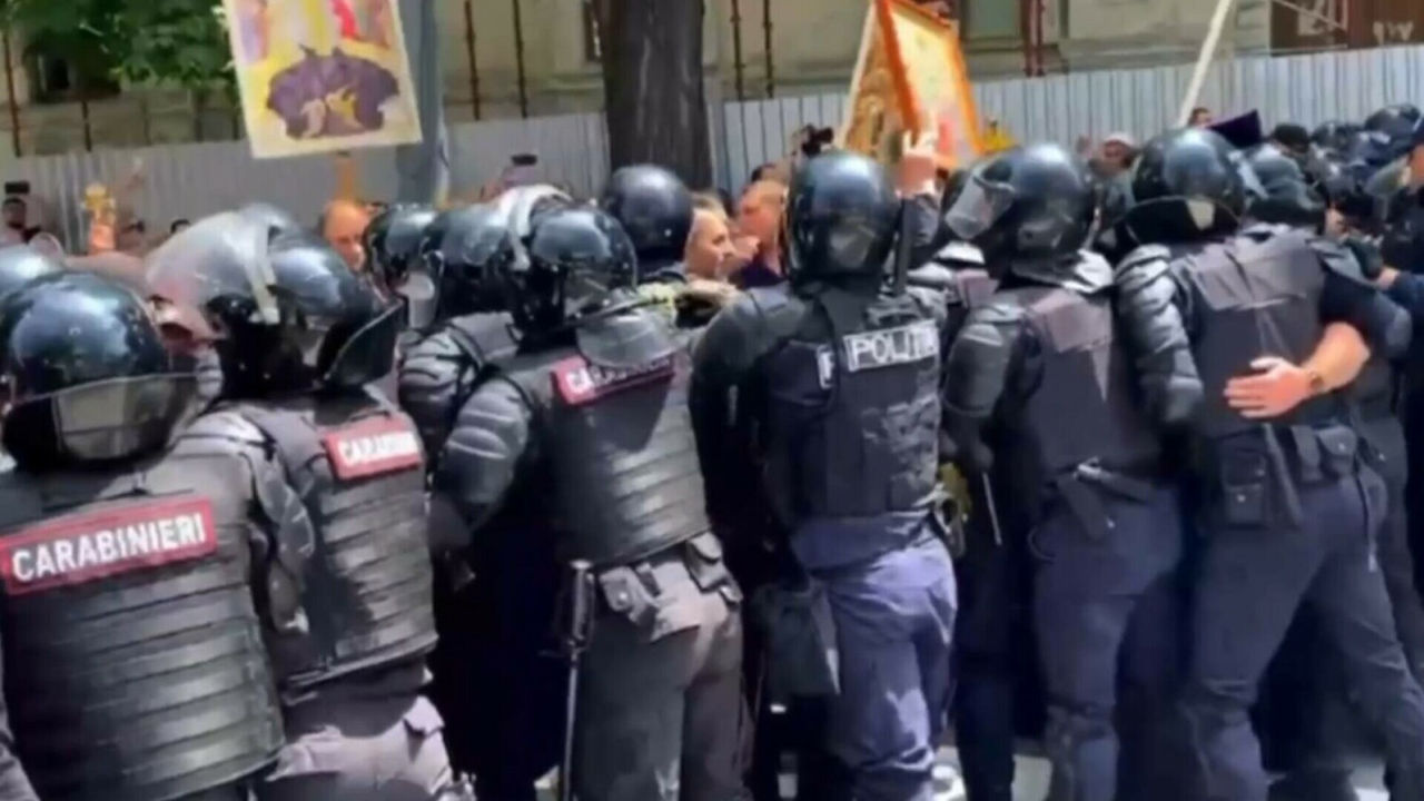 MAI, despre altercațiile de la manifestațiile din Chișinău: Dirijate din afara țării pentru destabilizare.