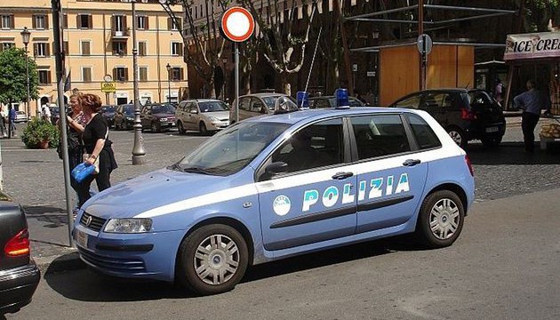 Sistemul automat de alarmă s-a declanşat, însă când poliţiştii au ajuns la faţa locului, au găsit doar aspiratorul, conform aceleiaşi surse.