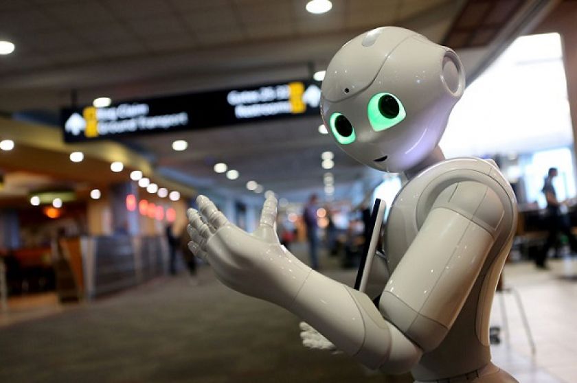 Vizitatorii de la JO 2020 de la Tokyo, întâmpinaţi pe aeroport de roboţi
