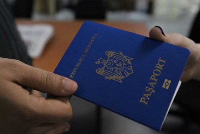 Pașapoartele biometrice moldovenești sunt la mare căutare în Ucraina.