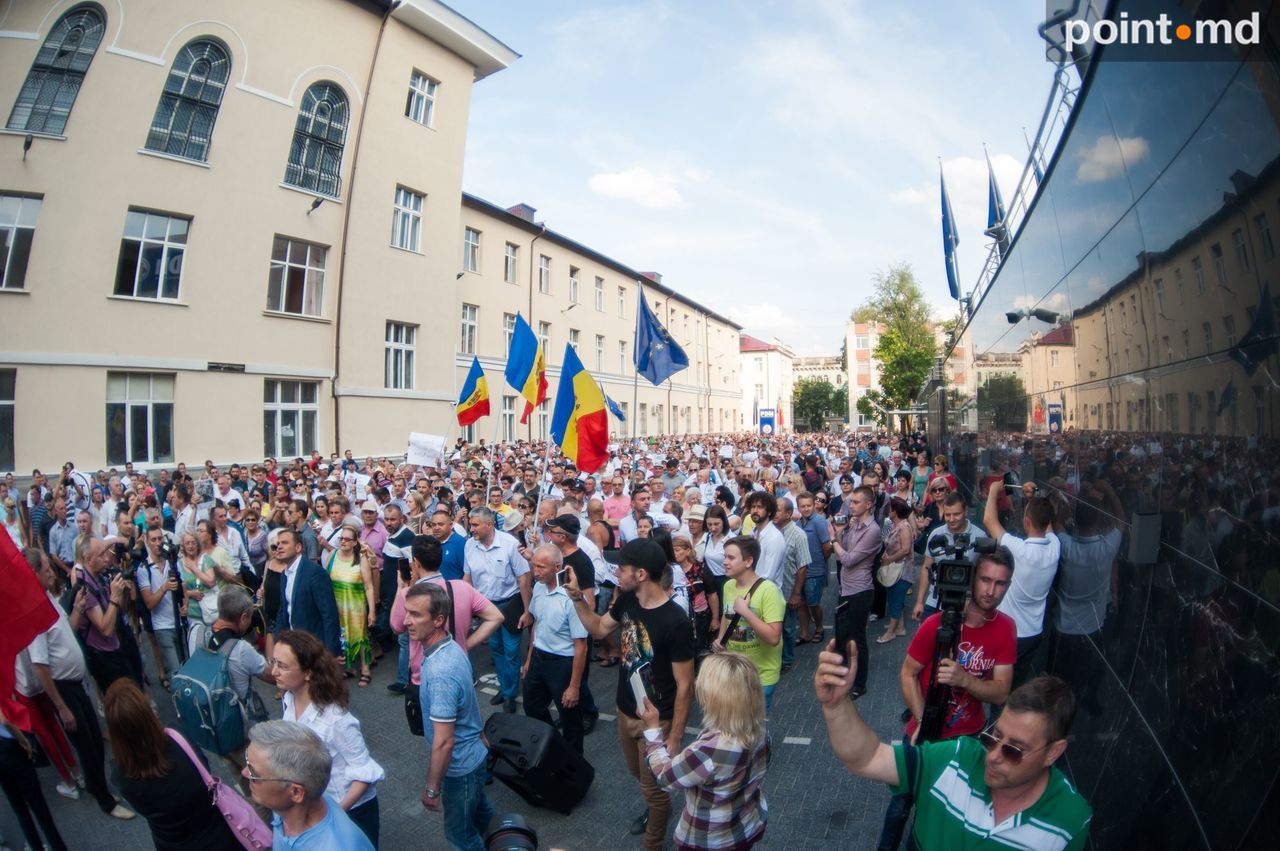ГИП намерен проверить информацию о посторонних предметах у протестующих.