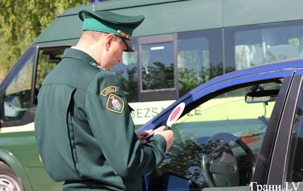 В Латвии украинец получил 4300 евро штрафа за взятку в пять евро.