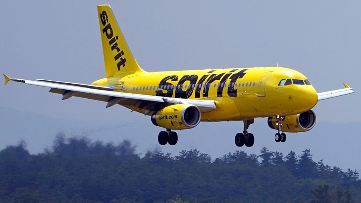 Spirit Airlines немедленно прекращает свою деятельность после 34 лет полетов.