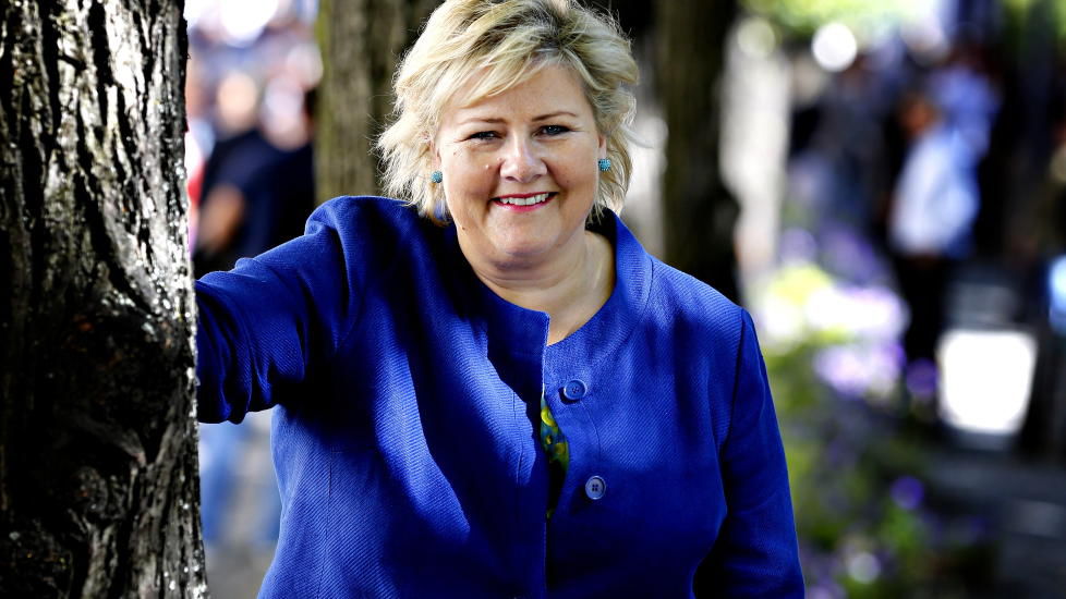 Prim-ministru, suprins la vânătoare de Pokemoni, în pauza de lucru. Foto: dagbladet.no