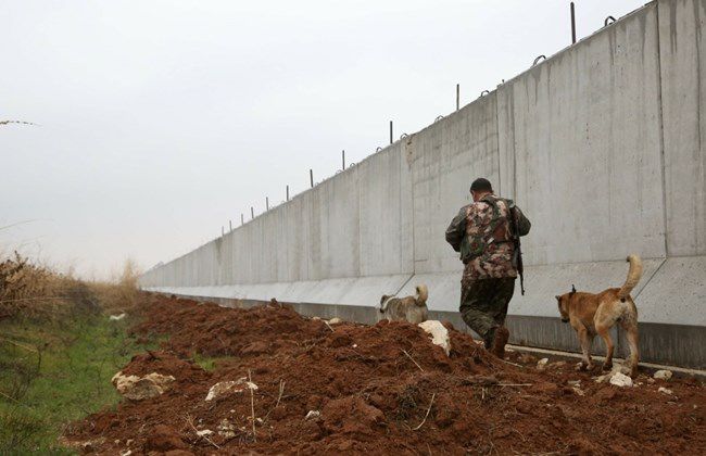 Turcia a încheiat construcția zidului de 556 de kilometri la frontiera cu Siria. Foto: Telegraf