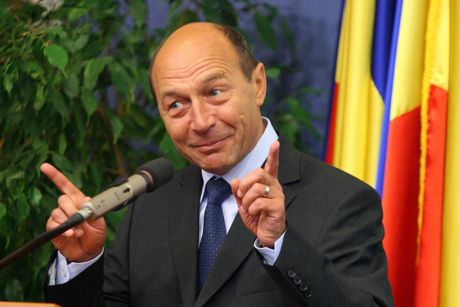 Traian Băsescu a declarat că trebuie reduse taxele consulare pentru cetăţenii Republicii Moldova.