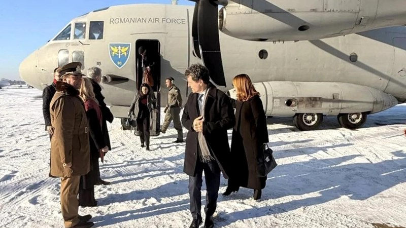 Dan, după ce a petrecut opt ore pe aeroportul din Paris: Trebuie să avem un avion prezidențial.