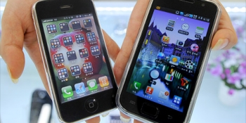 Curtea a decis că Apple a încălcat două brevete ale tehnologiei wireless aparținând Samsung și I s-a cerut să plătească acestei firme 40 de milioane de woni (35 de mii de dolari).