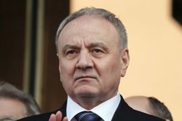 Astfel, președintele a făcut un apel către liderii Alianței de guvernare și i-a îndemnat să se întoarcă la negocieri.