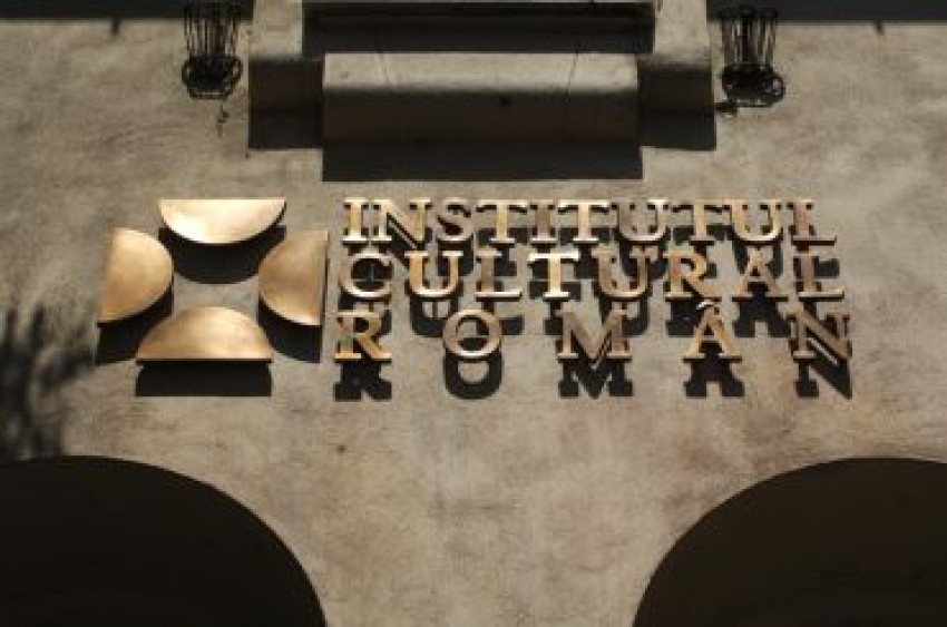 Manifestarea vine ca urmare a emiterii Ordonanţei de Urgenţă de către Guvernul României