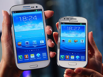 Galaxy S3 (слева) и Galaxy S III mini. Фото: Reuters