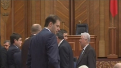 Discuţiile despre demiterea preşedintelui Parlamentului au loc şi în pauze. 
