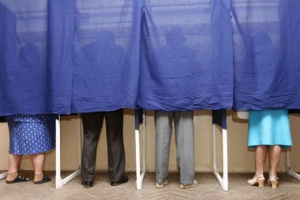 Candidatul s-a bucurat când, imediat după afişarea mesajului de campanie, chiar a început să plouă destul de serios. 