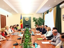 Reprezentanţii comunităţii ruse au spus că vorbitorii de limbă rusă întîmpină aceleaşi probleme