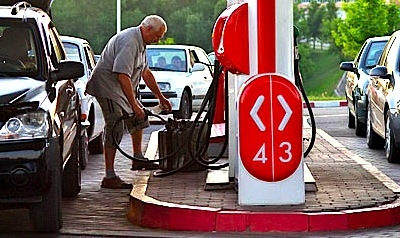 Поставщики нефтепродуктов успокаивать не собираются и предупреждают об очередных подорожаниях.
