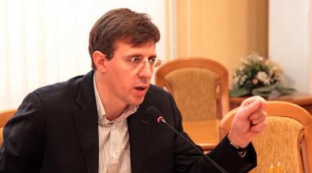 Киртоакэ признался, что в настоящее время они пытаются сформировать коалицию большинства в мунсовете. 
