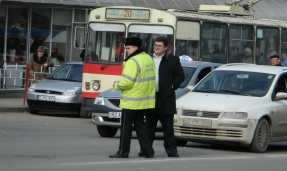 Причина введения особого положения - тревожное положение с безопасностью на трасах республики.